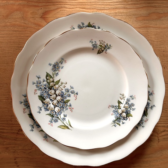 Colclough Bone China Forget-Me-Not Pattern - Picture 5 of 6